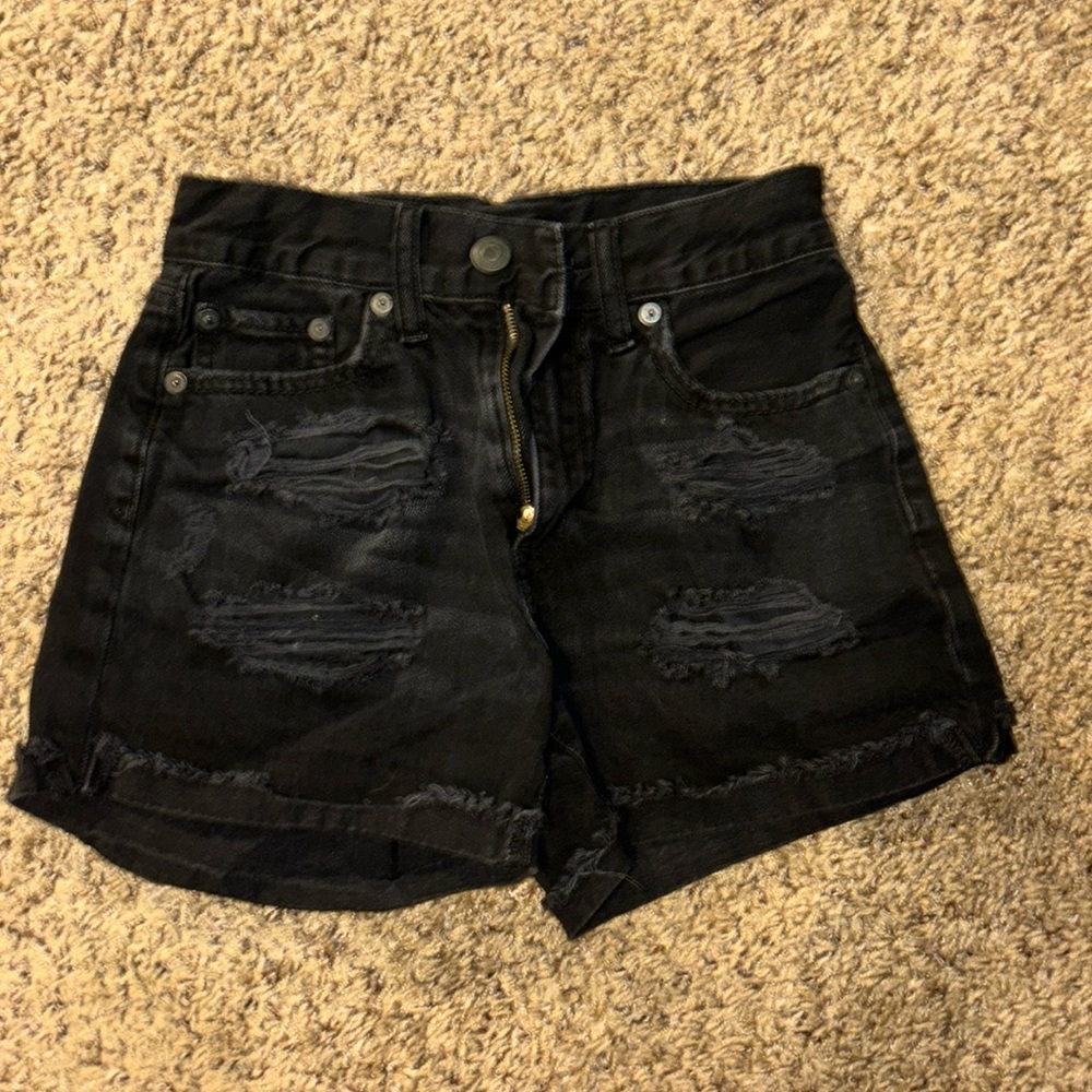 Aeropostale Women’s distressed Mom jean shorts! Size 000 but fit up to a size 2!